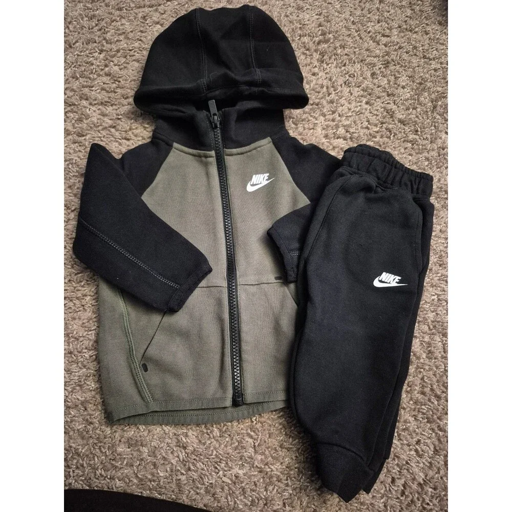 Nike 2 piece active tracksuit size 12 months